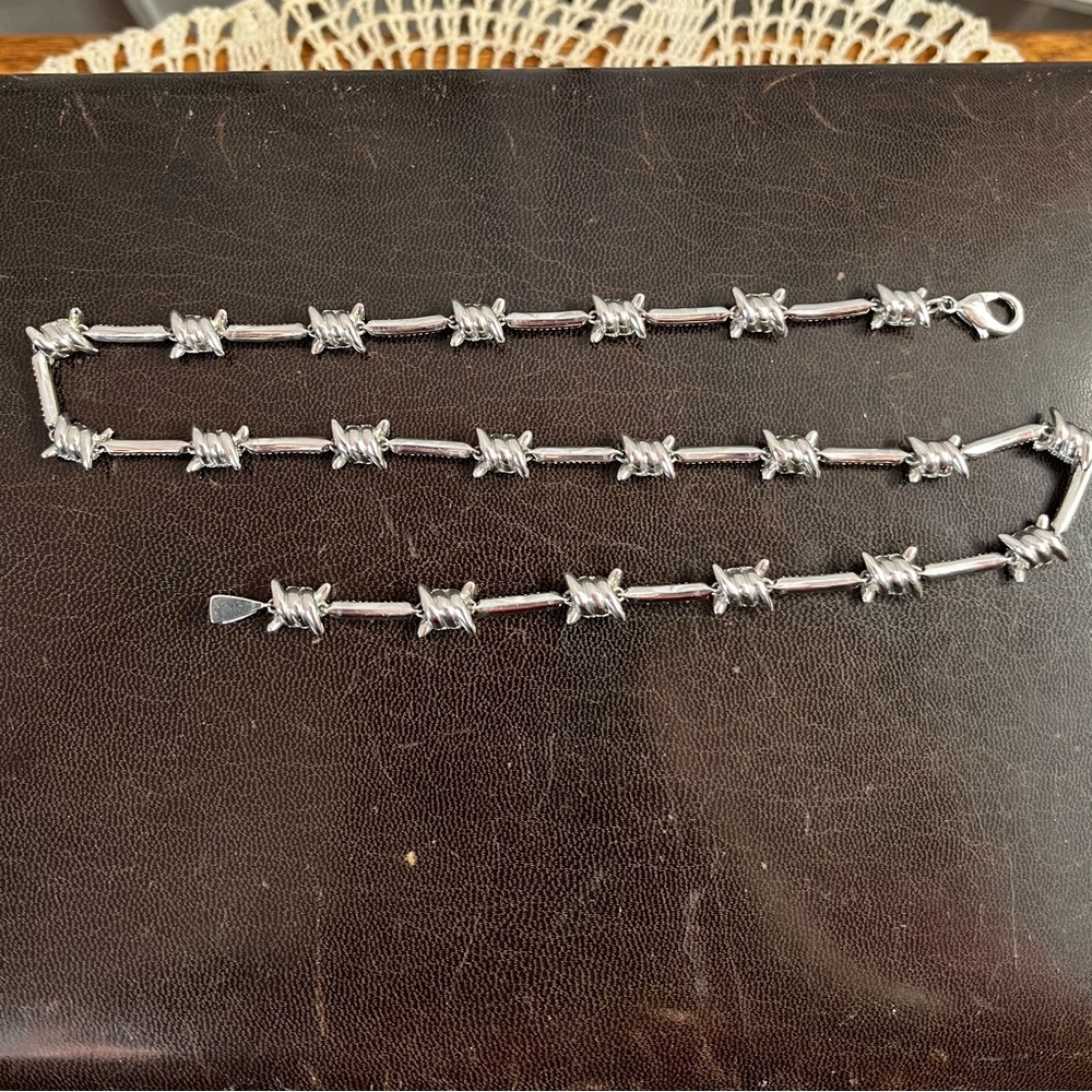 The GLD Shop 14k White Gold Plated Iced Barbed Wire Chain Necklace - Picture 5 of 6